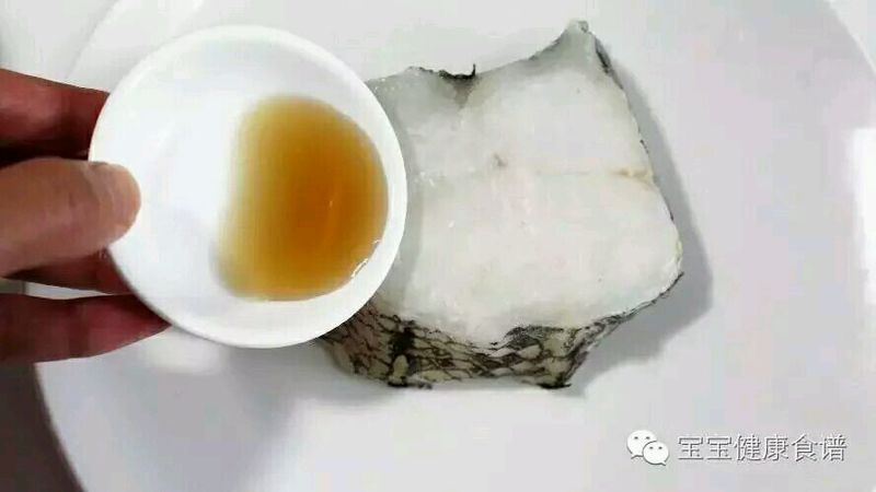 宝宝大脑发育黄金期，这种食物当然不能少！清蒸鳕鱼的做法图解3
