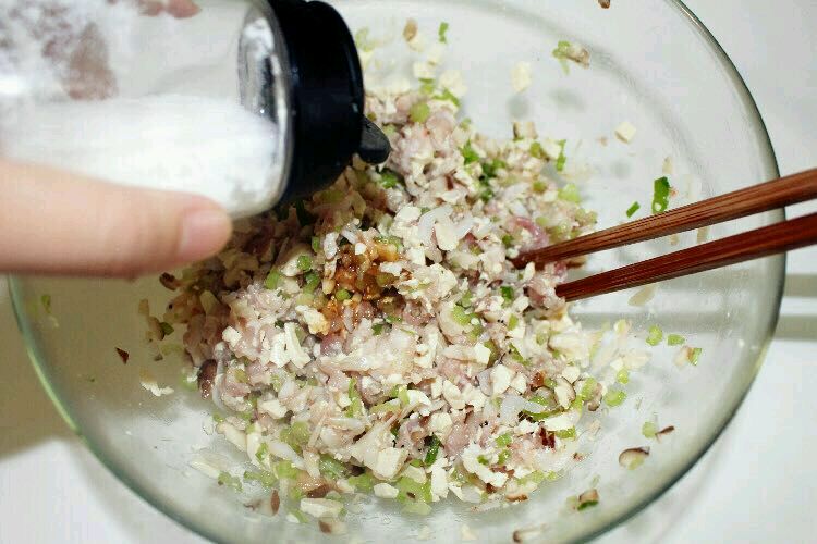 超强补钙组合，让宝宝吃的有滋有味  虾皮豆腐肉卷的做法图解5