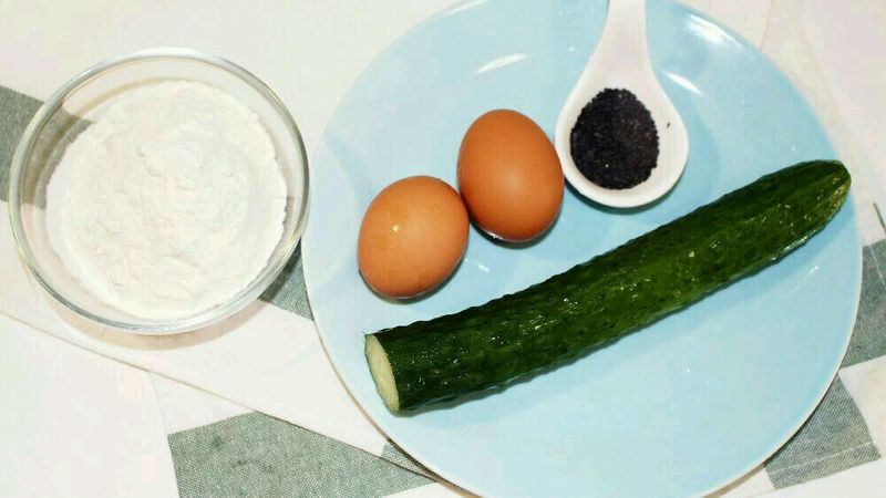 黄瓜鸡蛋卷#我要上首页清爽家常菜#的做法图解1