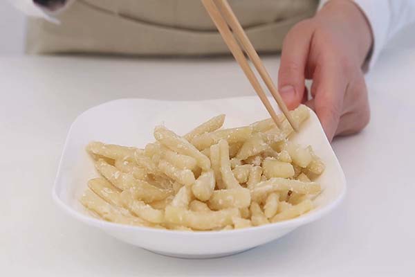 宝宝辅食微课堂  土豆鸡蛋面的做法图解9