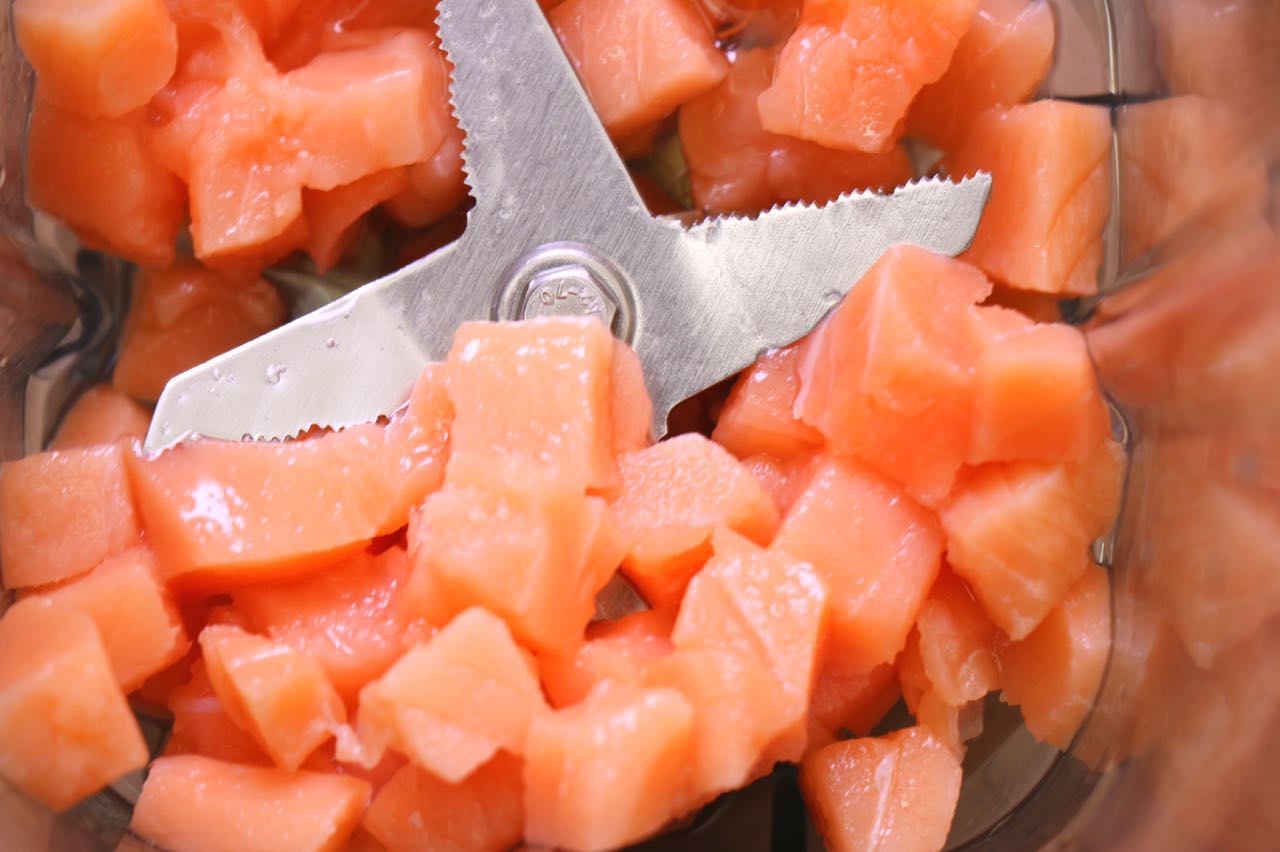 三文鱼球蒸南瓜 宝宝健康食谱的做法图解2