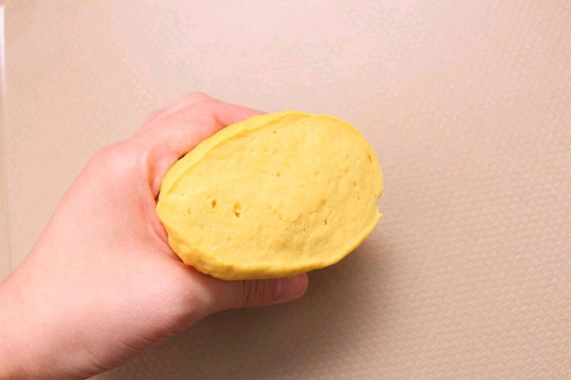 南瓜黑芝麻馒头卷 宝宝健康食谱的做法图解7