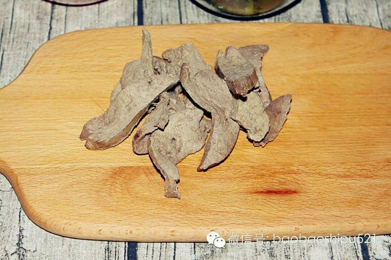 如何给宝宝正确吃猪肝，补铁食谱 | 猪肝蔬菜饼的做法图解5