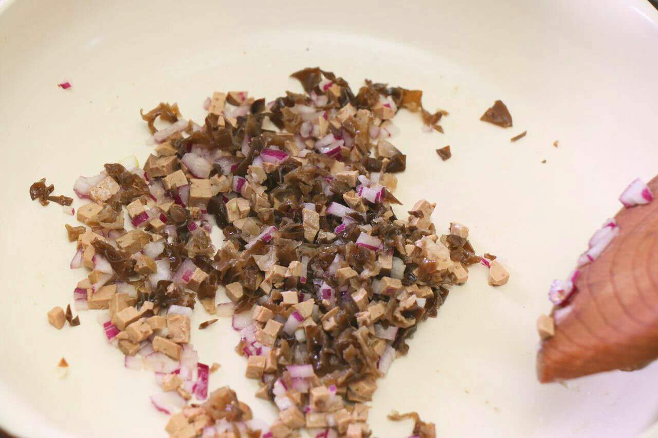 蛋卷包饭 宝宝健康食谱的做法图解5