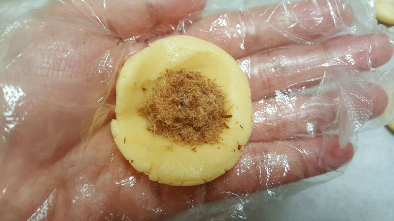 最健康又有营养的零食，是不是它？--肉松金丝小饼的做法图解6