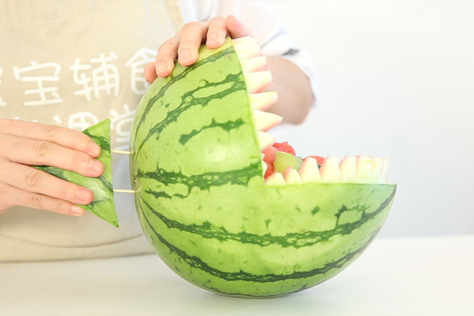 夏日鲨鱼西瓜 宝宝辅食微课堂的做法图解9