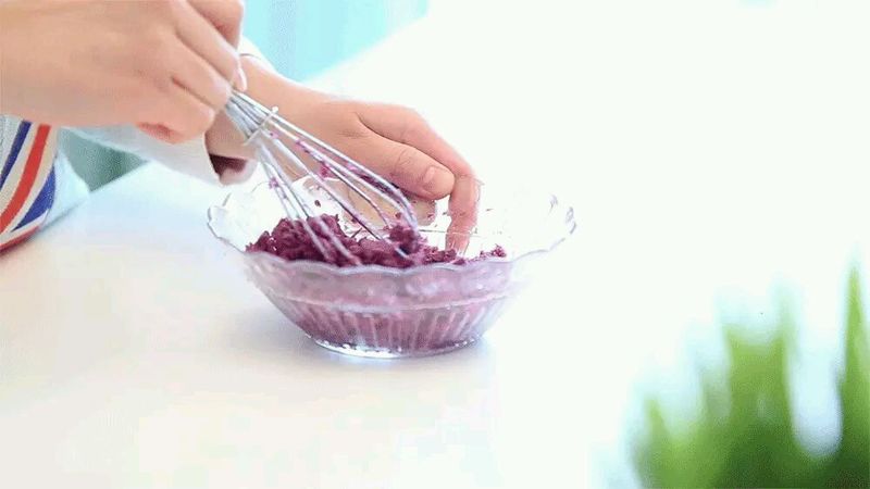 宝宝辅食微课堂  奶香紫薯泥的做法图解4
