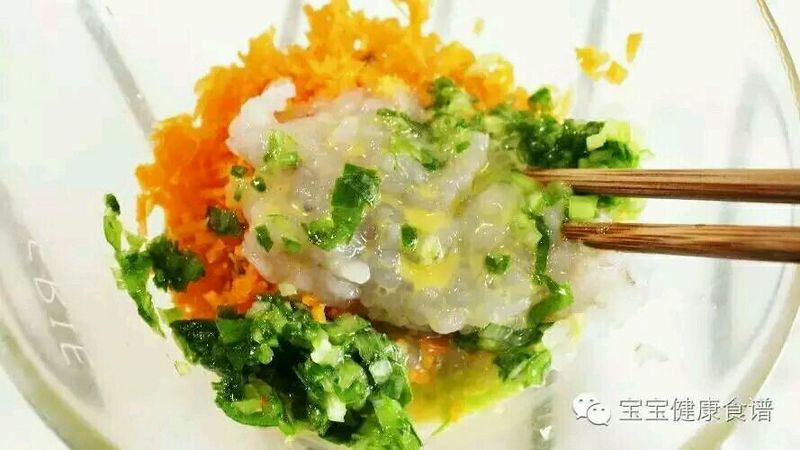 宝宝吃饭难上天？你只需这样花点小心思！鲜虾蔬菜米饼的做法图解3