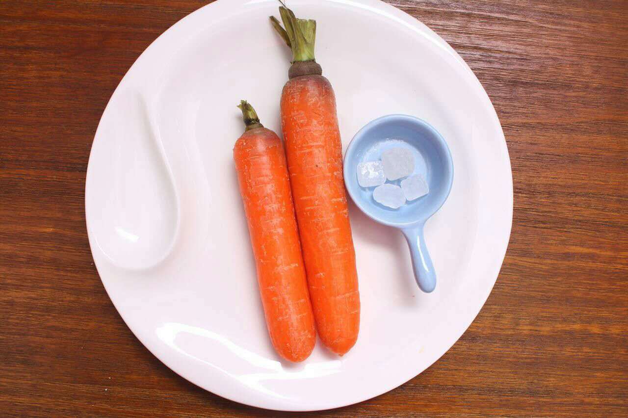 烤胡萝卜片 宝宝健康食谱的做法图解1