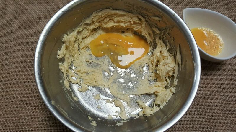 最健康又有营养的零食，是不是它？--肉松金丝小饼的做法图解3