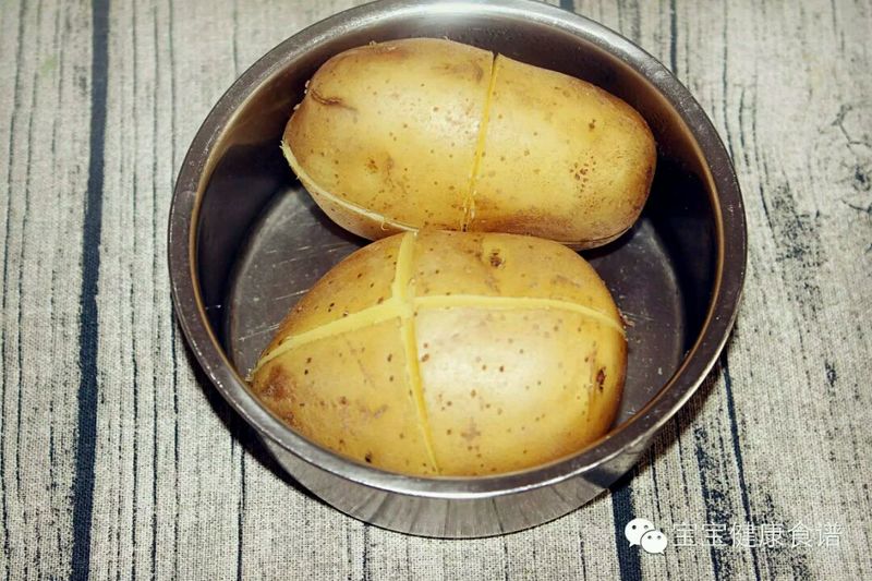 香浓绵软，适合宝宝的西式能量小饼  | 培根洋葱土豆饼的做法图解2