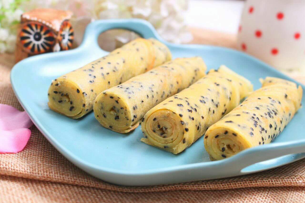 黄油黑芝麻蛋卷 宝宝健康食谱的做法图解13