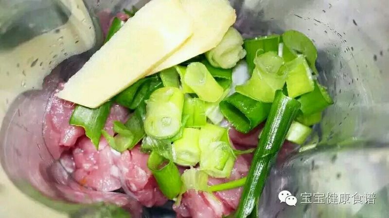 和小儿贫血说拜拜，超强营养组合来啦！紫菜瘦肉鸡蛋卷的做法图解3