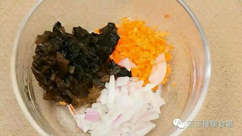 宝宝提高抵抗力、清理肠胃，不能错过它！木耳洋葱圈的做法图解2