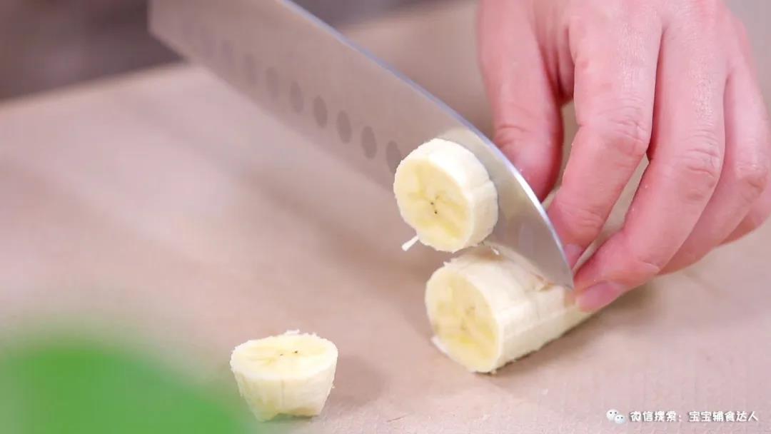 鸡蛋香蕉饼 宝宝辅食食谱的做法图解4