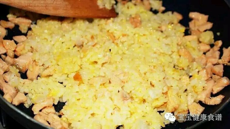 吃出高智商宝宝，首选就是它了！三文鱼芦笋炒饭的做法图解8