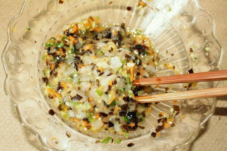 什锦白萝卜虾卷的做法图解6