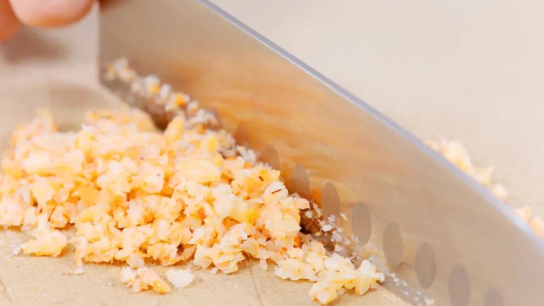 蔬菜抱蛋包 宝宝辅食食谱的做法图解3