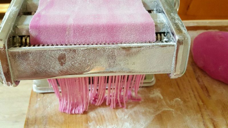 再挑剔的小孩也无法拒绝！彩色果蔬面的做法图解5