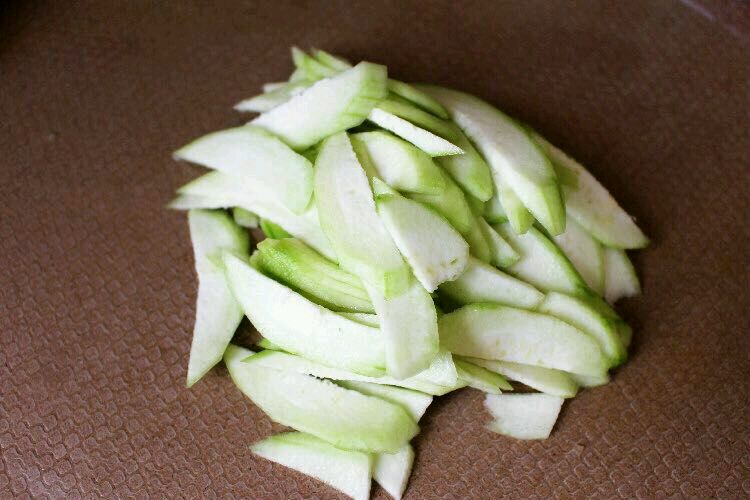 鸡蛋丝瓜粥的做法图解2