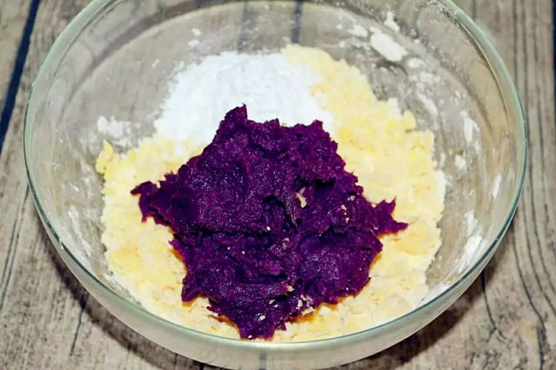 香甜酥脆停不下来，秒杀所有的大朋友、小朋友！芝麻紫薯脆条的做法图解6