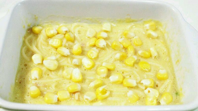 原来宝宝面条还能这么做？太有营养了！
面条芝士杂蔬披萨的做法图解5