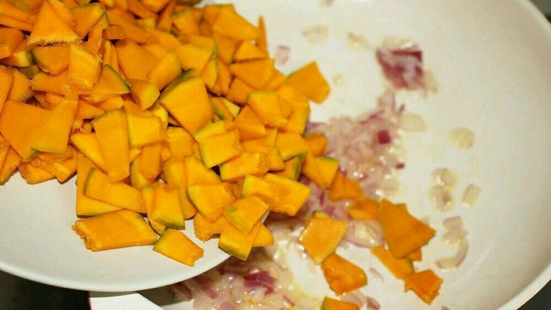 五分钟轻松搞定、高纤维营养浓汤，法式南瓜浓汤的做法图解7