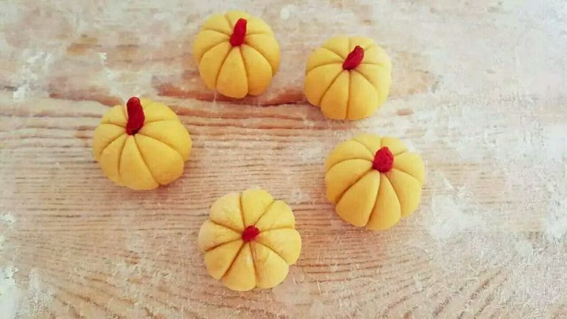 宝宝不爱吃主食？那是没遇见它！秒杀所有宝宝的南瓜豆沙包的做法图解15