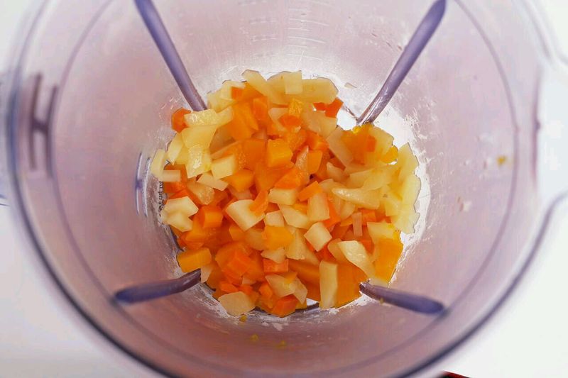 这样搭配的营养浓汤，宝宝喝了一碗还要！南瓜羹的做法图解5