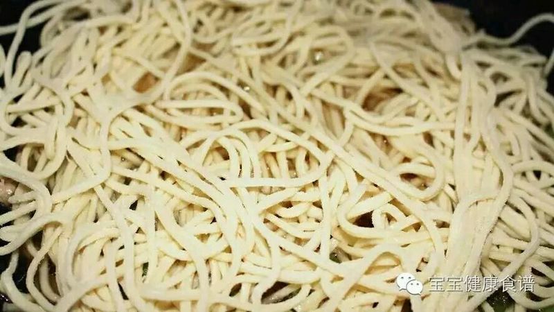 让人头疼的挑食熊孩子，一碗焖面就能搞定！豆角焖面的做法图解9