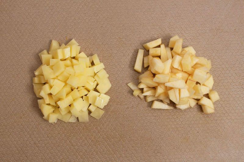 这样搭配的营养浓汤，宝宝喝了一碗还要！南瓜羹的做法图解3