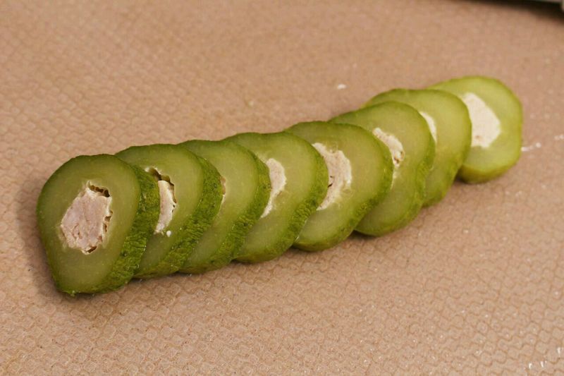 黄瓜酿  开胃手指食物，缓解宝宝出牙不适、锻炼咀嚼力！的做法图解9