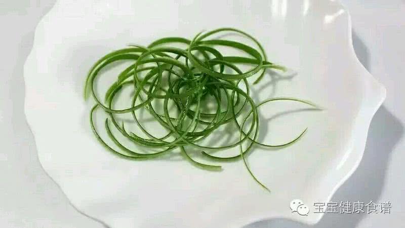 宝宝大脑发育黄金期，这种食物当然不能少！清蒸鳕鱼的做法图解2