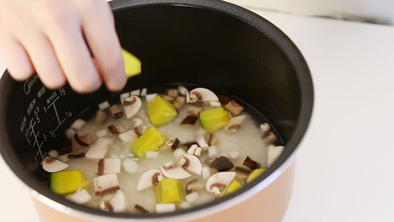 菌菇鸡肉焖饭 宝宝辅食微课堂的做法图解6