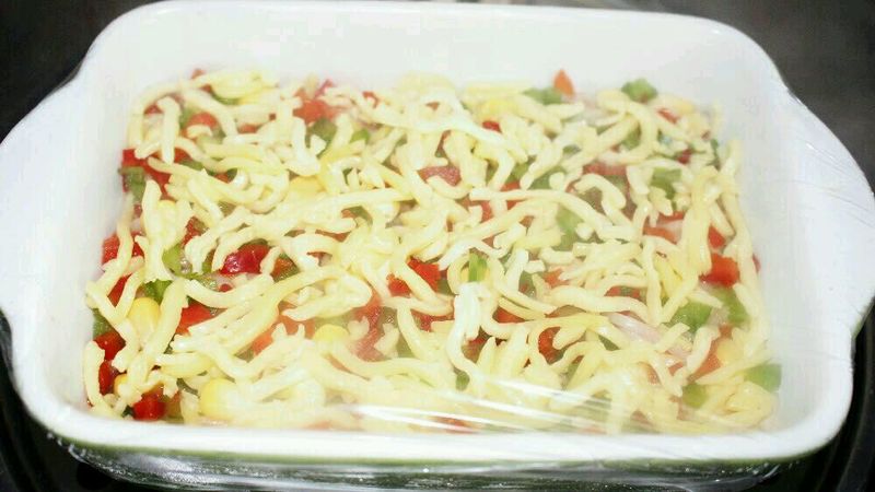 原来宝宝面条还能这么做？太有营养了！
面条芝士杂蔬披萨的做法图解8