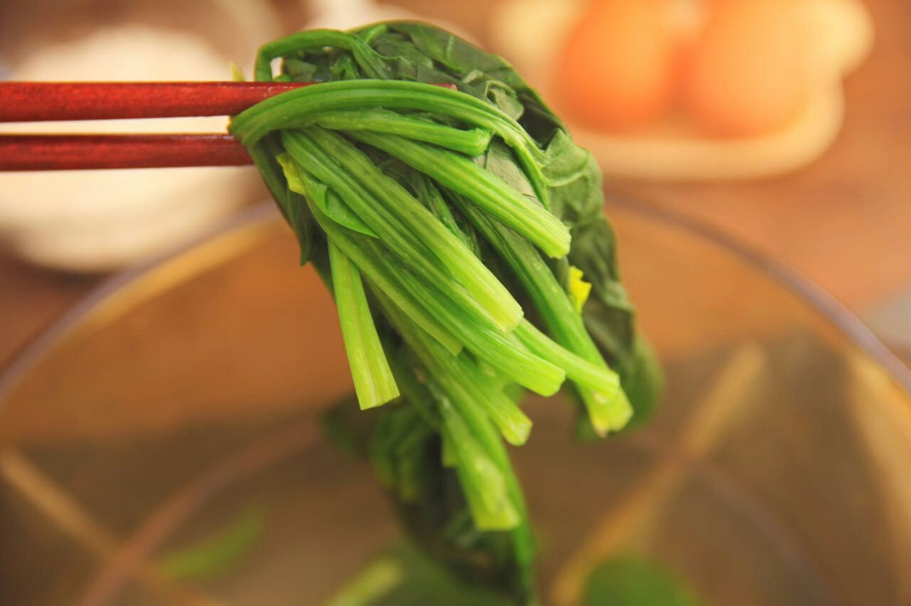 菠菜蛋饼  宝宝健康食谱的做法图解2
