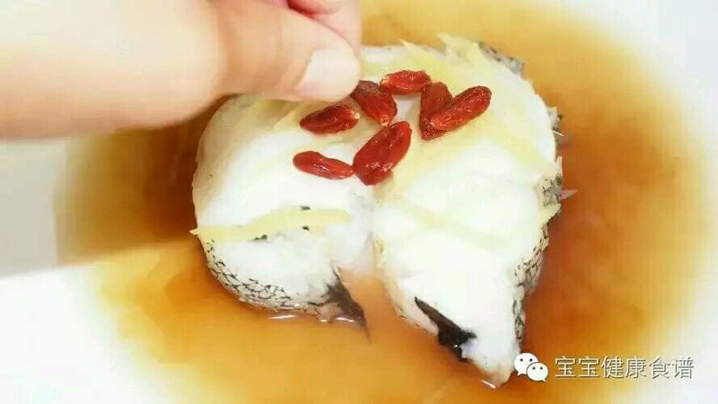 宝宝大脑发育黄金期，这种食物当然不能少！清蒸鳕鱼的做法图解7