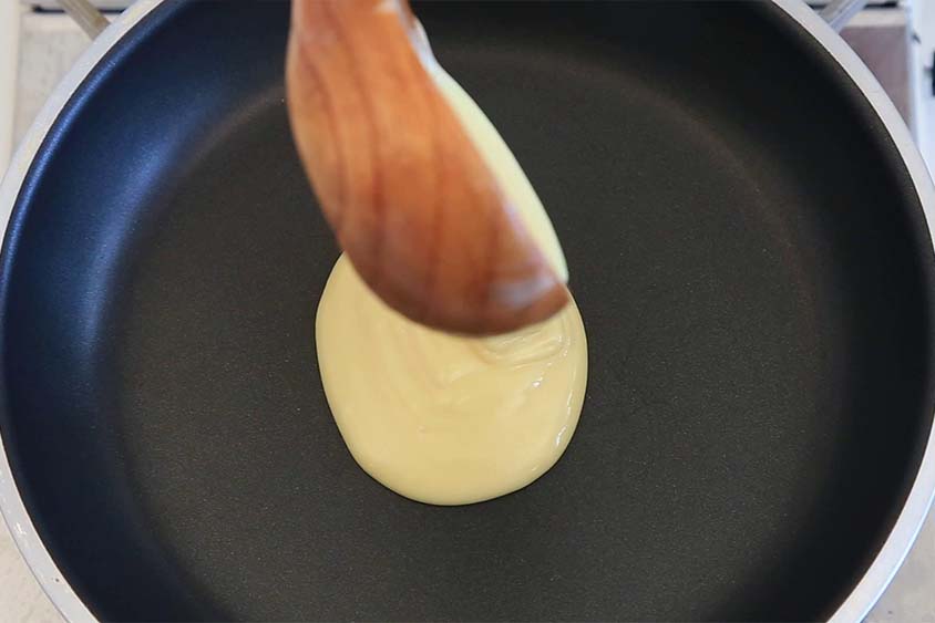 宝宝辅食微课堂  草莓铜锣烧的做法图解7