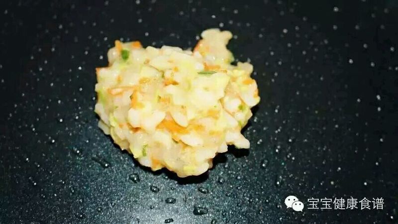 宝宝吃饭难上天？你只需这样花点小心思！鲜虾蔬菜米饼的做法图解7