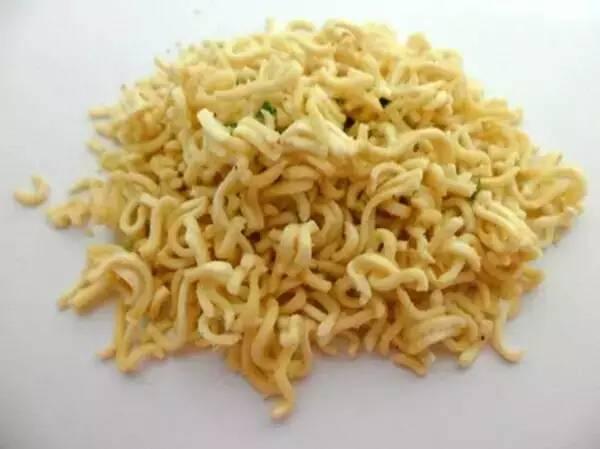 太恐怖了！除了辣条，这四类廉价小零嘴也千万别让孩子买