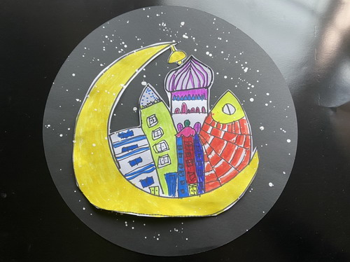 月亮上的城堡绘画图片