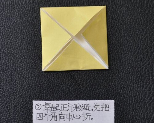 手工折纸一只萌萌哒微笑小娃娃的折纸图解教程