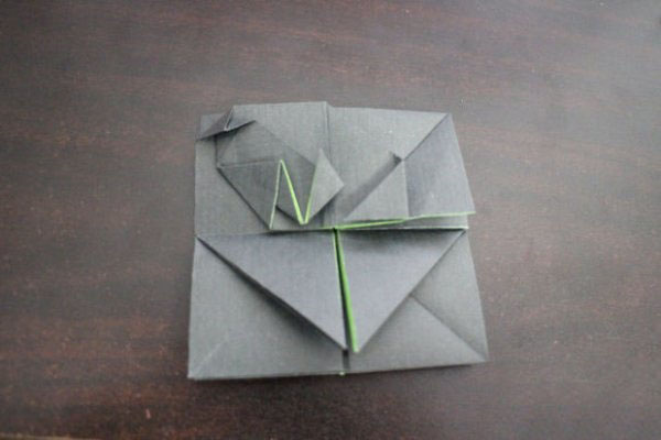 一款很有创意的耐克标志折纸图文教程