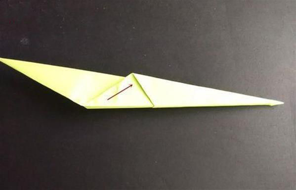 纸胸花的手工饰品折法图片，简易的折纸纸胸花DIY制作图解教程 _www.zhizuoxi.com