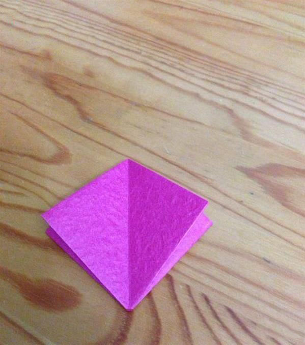 郁金香的折法步骤 简单的花朵折纸图解教程 _www.zhizuoxi.com